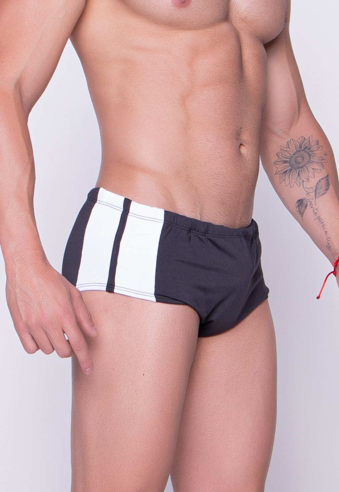 Vista 2 Sunga Sleep Slim Bravaa Store Preta Faixa Branca 161 preto BRAVAA STORE preto