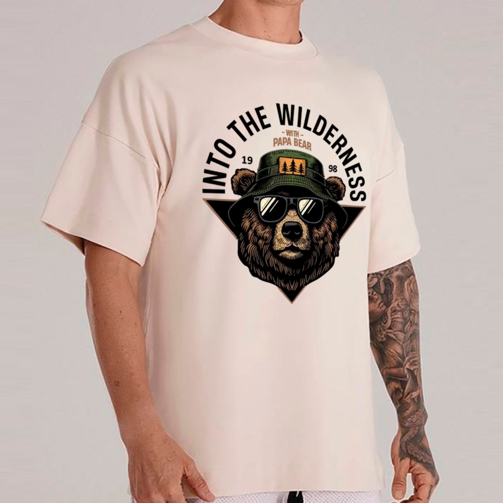 Vista 2 Camiseta Ousy Unissex Lifestyle Into the Wilderness Papa Bear 1998 Oversized Off White off-white white ousy off-white white