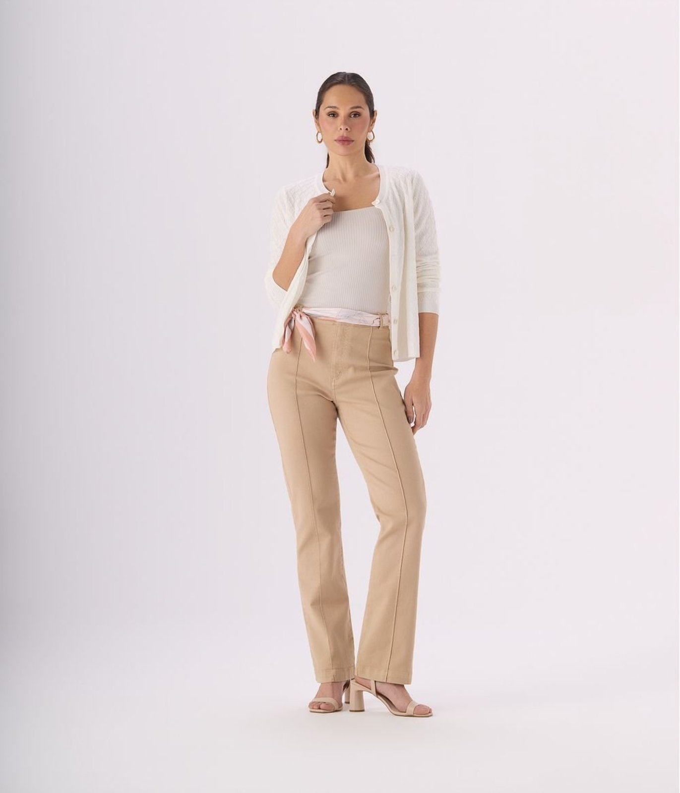 Calca Makenji Reta Com Frizo E Bolsos Feminina Camel