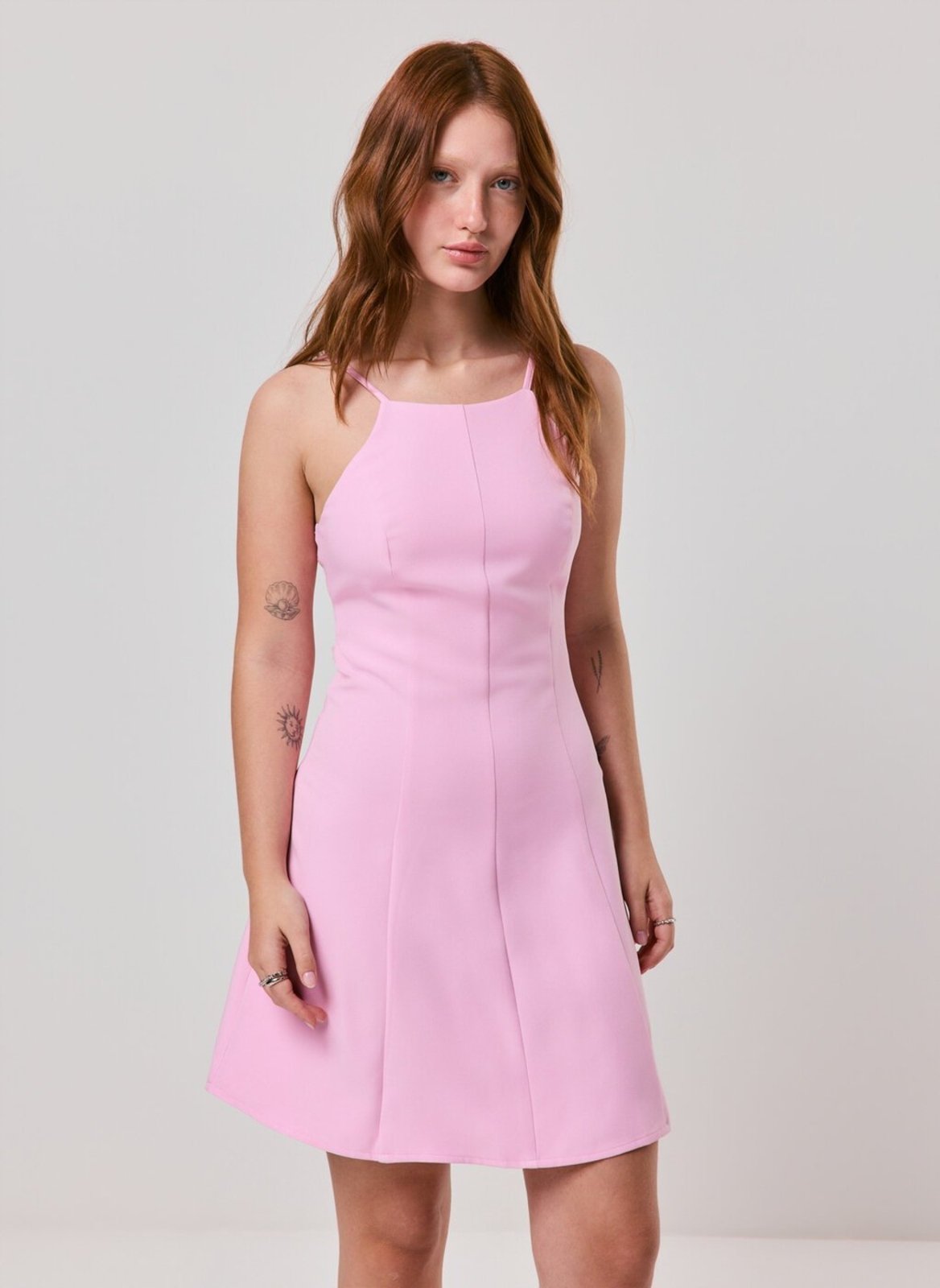 Vestido Curto Costas Abertas