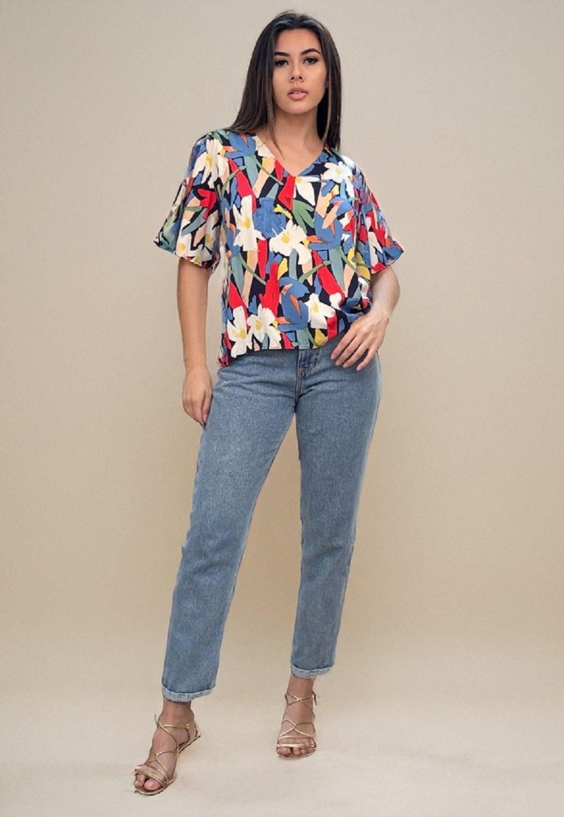 Blusa Gola V Manga Ampla Curta Floresce