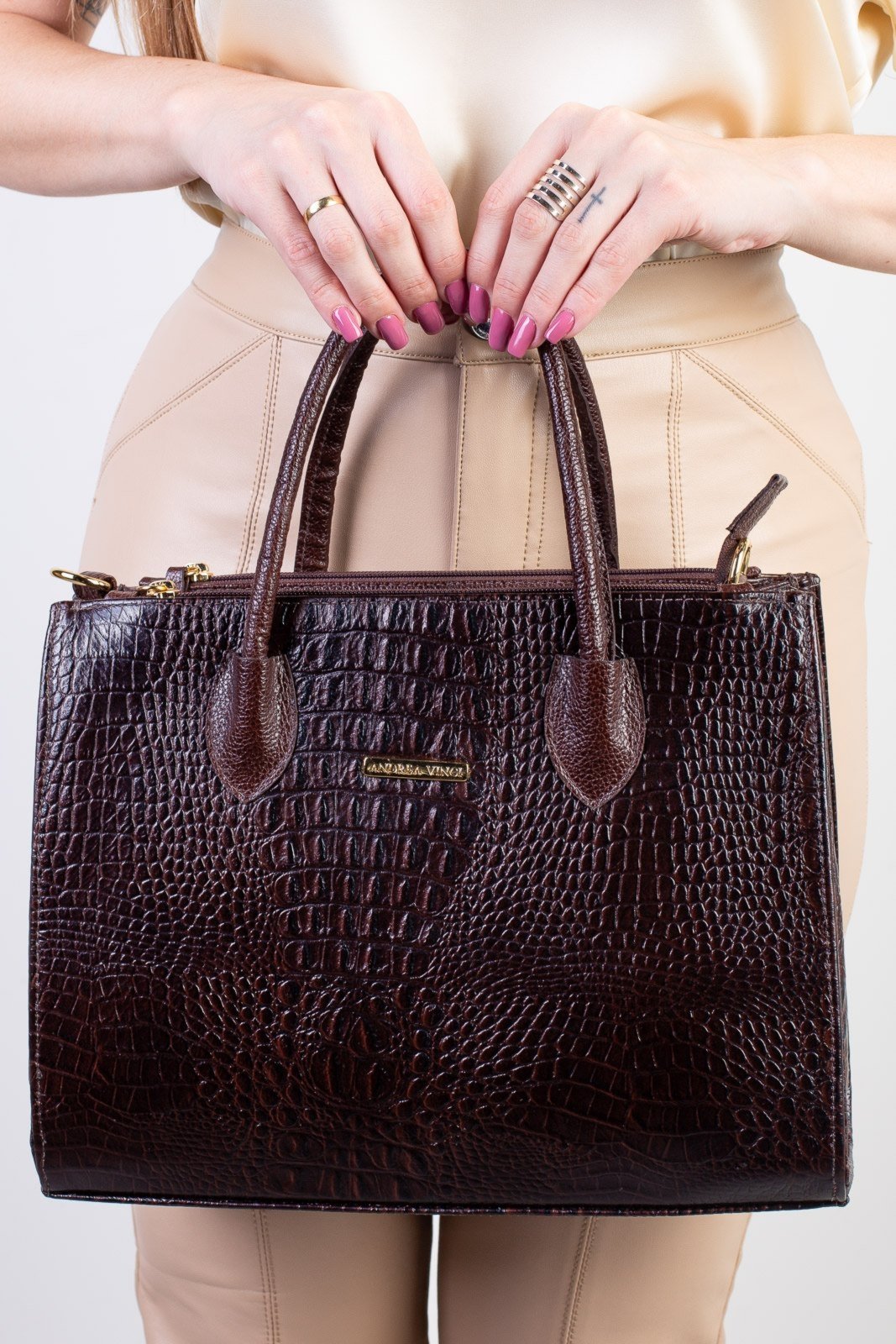 Vista 2 Bolsa Andrea Vinci De Couro Croco Estruturada Valéria bege bege