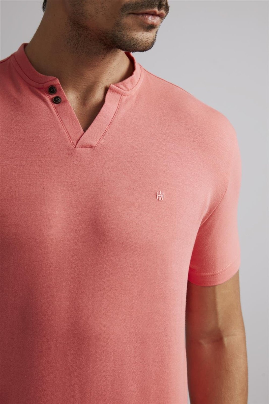 Vista 3 HIGHSTIL Camiseta Gola Portuguesa Malha Premium Slim Fit - Rosa Salmão laranja rosa HIGHSTIL laranja rosa
