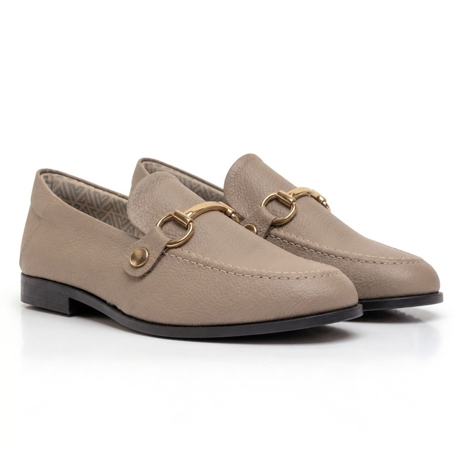Mocassim Feminino Vittal Mara em Couro Legítimo Capuccino Areia com 2 Fivelas Removíveis Detalhe Metálico Leve Macio Elegante