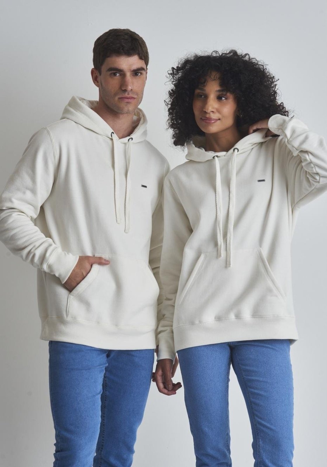 Moletom básico canguru com capuz off white