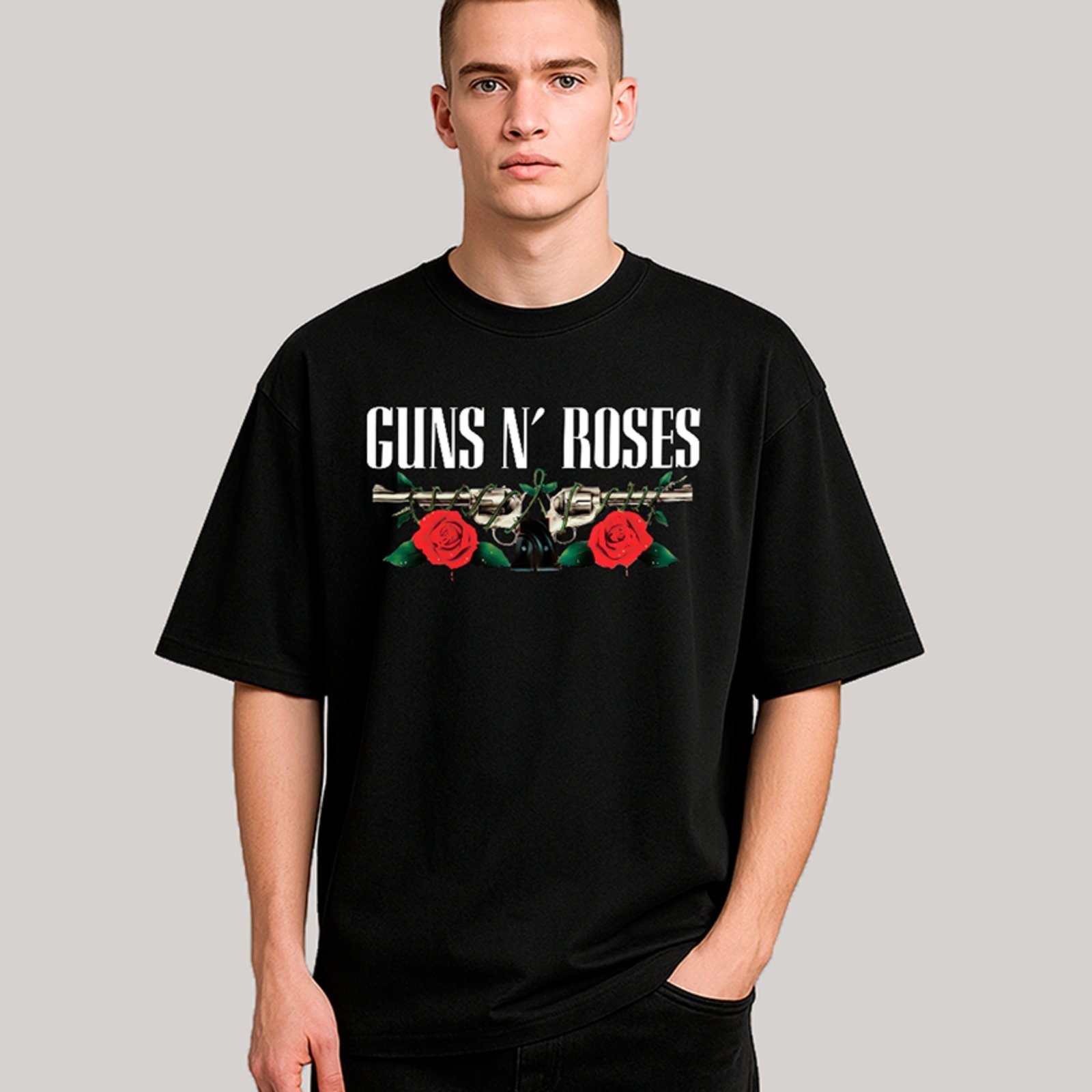 Camiseta Ousy Oversized Guns N Roses Pistolas E Rosas Streetwear Moda Urbana Unissex Preto