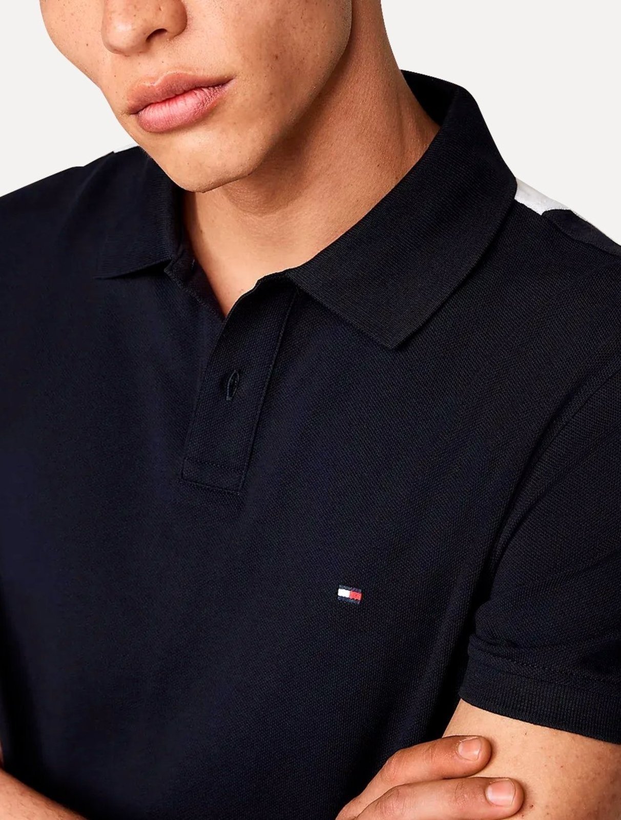 Vista 3 Polo Tommy Hilfiger Masculina Regular Piquet Colour-Blocked Back azul marinho Tommy Hilfiger azul marinho