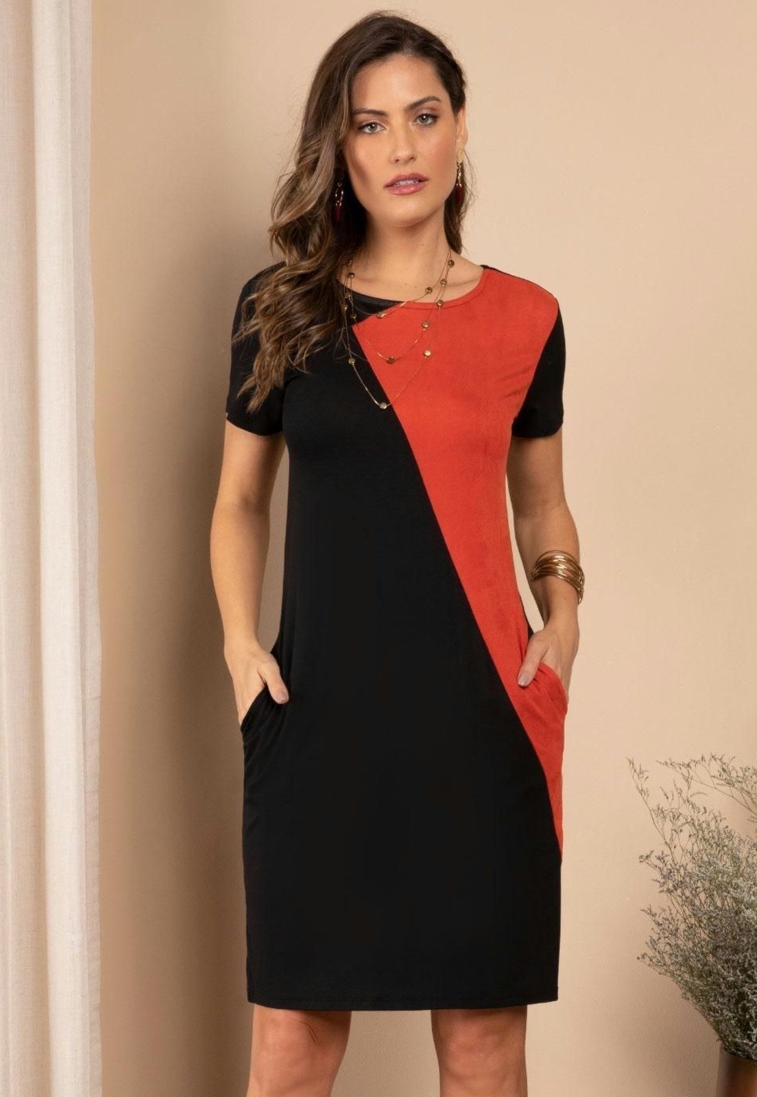 Vestido Com Recortes Preto Quintess