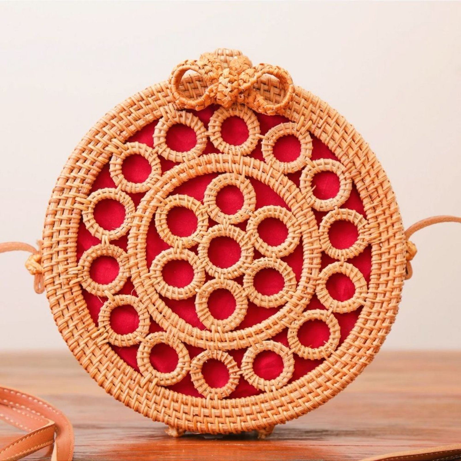 BOLSA DE PRAIA DE RATTAN ESTRUTURADA COM FORRO – MAIORCA – Vermelho – MELLOW BRAZIL