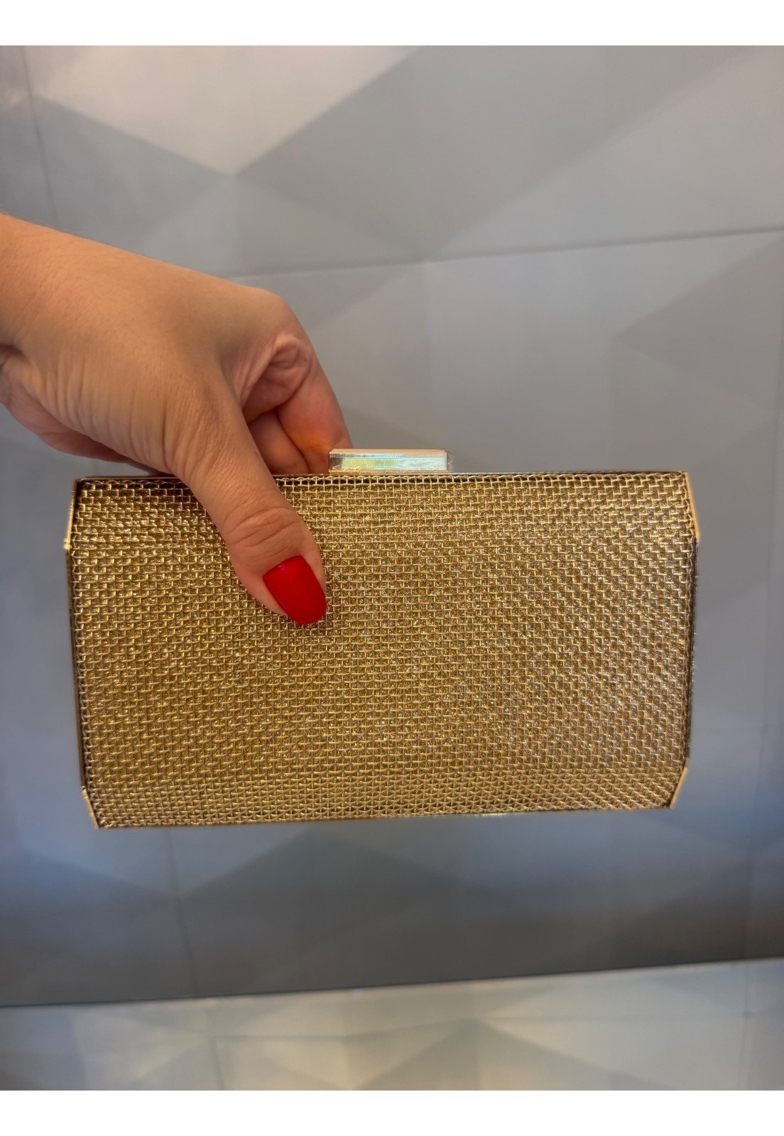 Clutch de festa em Malha metálica dourada