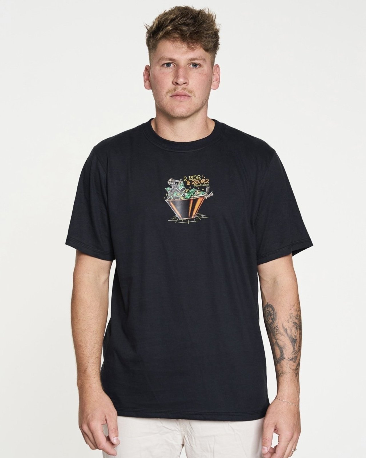 Camiseta Regular Estampada - Vida Preto