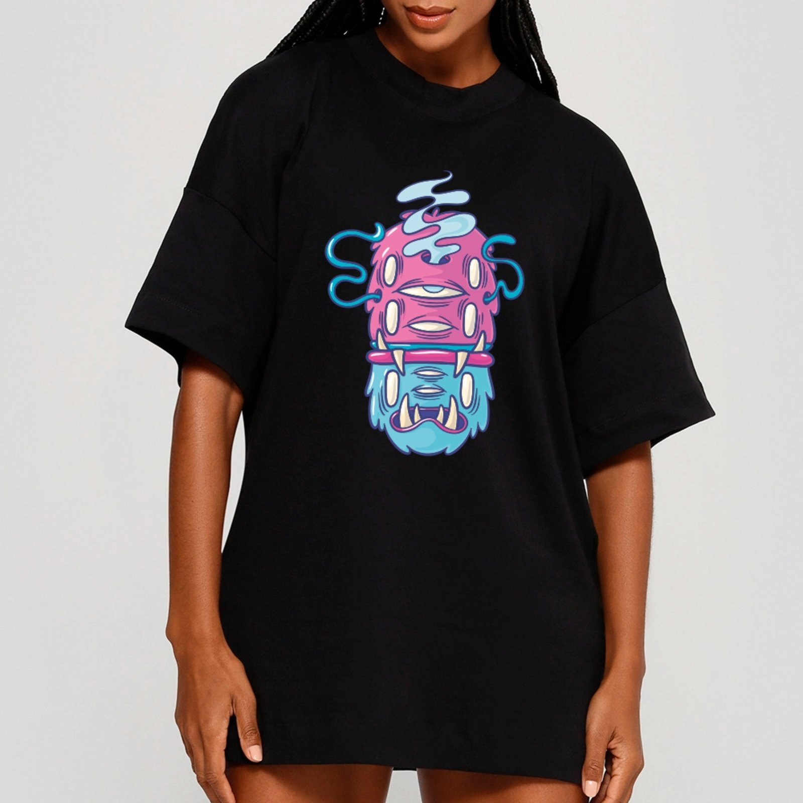 Camiseta Ousy Monstro Surreal Oversized Unissex Preto