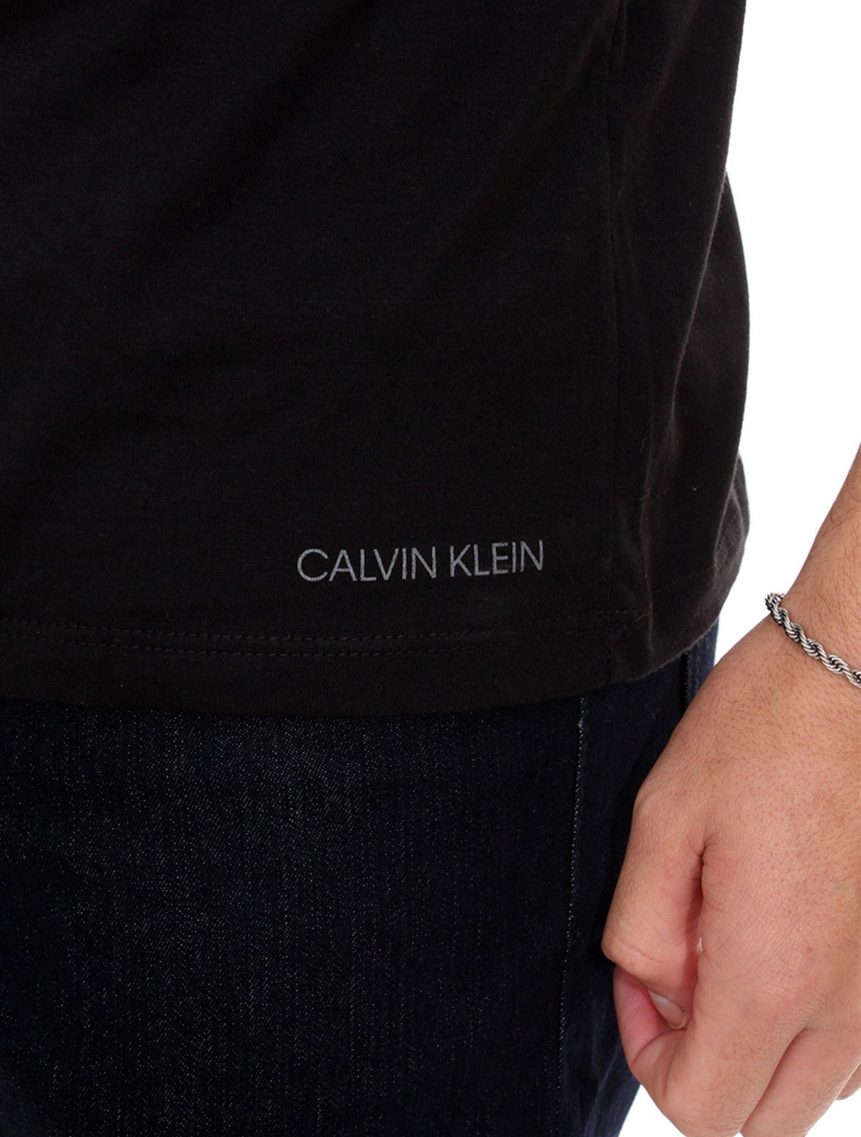 Vista 3 Camisetas Calvin Klein Underwear Masculinas C-Neck Branca e Preta Pack 2UN branco/preto Calvin Klein branco/preto