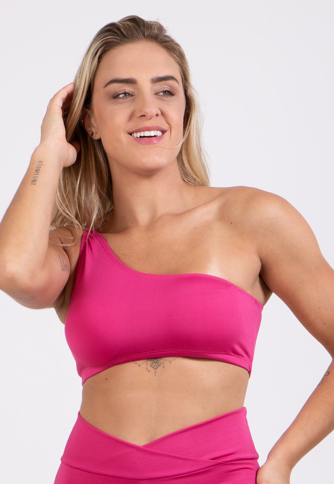 Top Cropped Fitness Feminino Com Alça De Um Ombro Só Blogueira 4 Estações Rosa