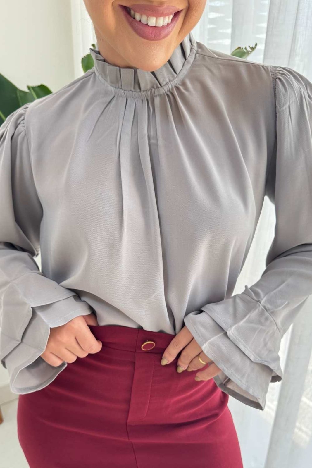 Blusa Vanibele Crepe Cinza