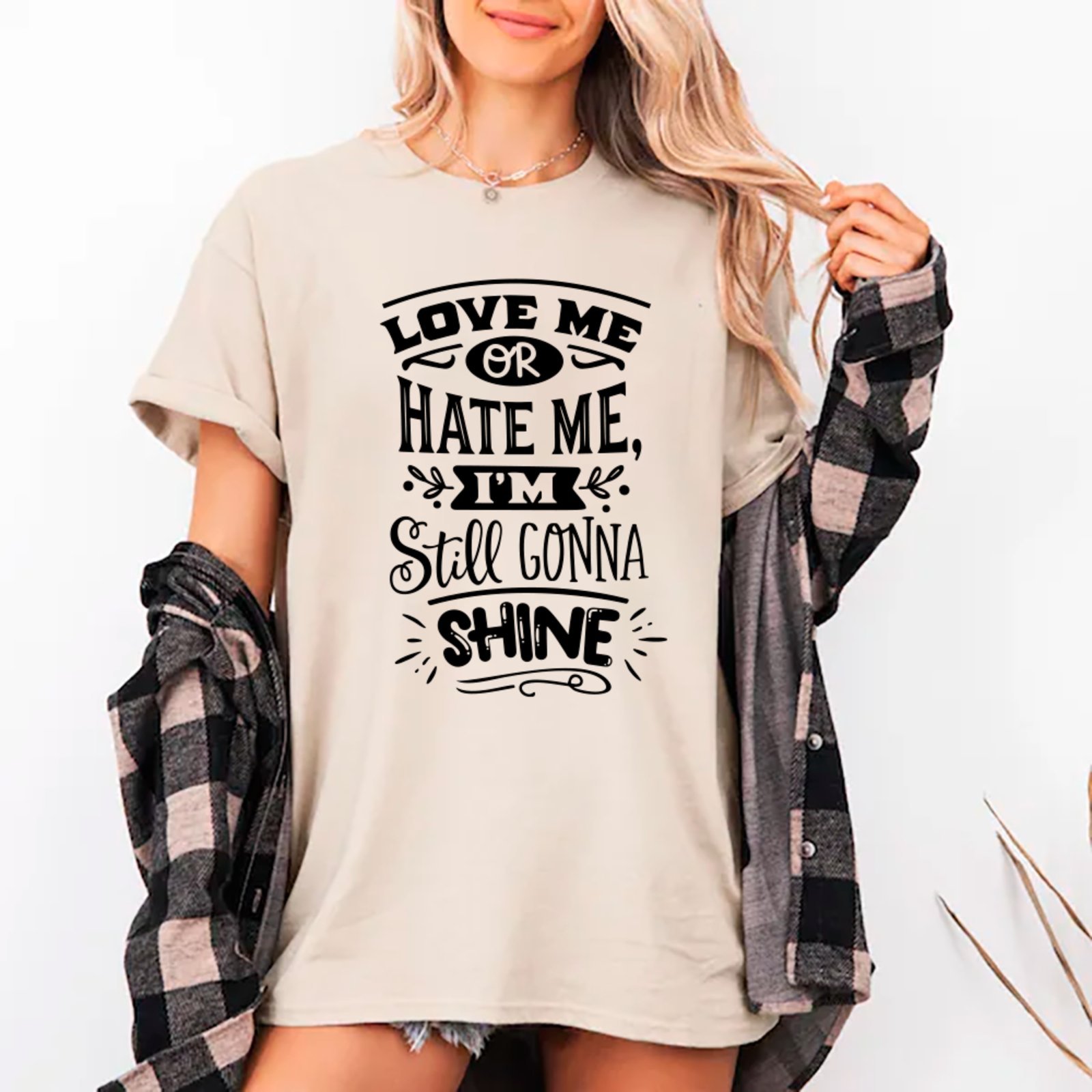 Vista 2 Camiseta Ousy Básica Love Me Or Hate Me Shine Estilo Meme Unissex Off White off-white white ousy off-white white
