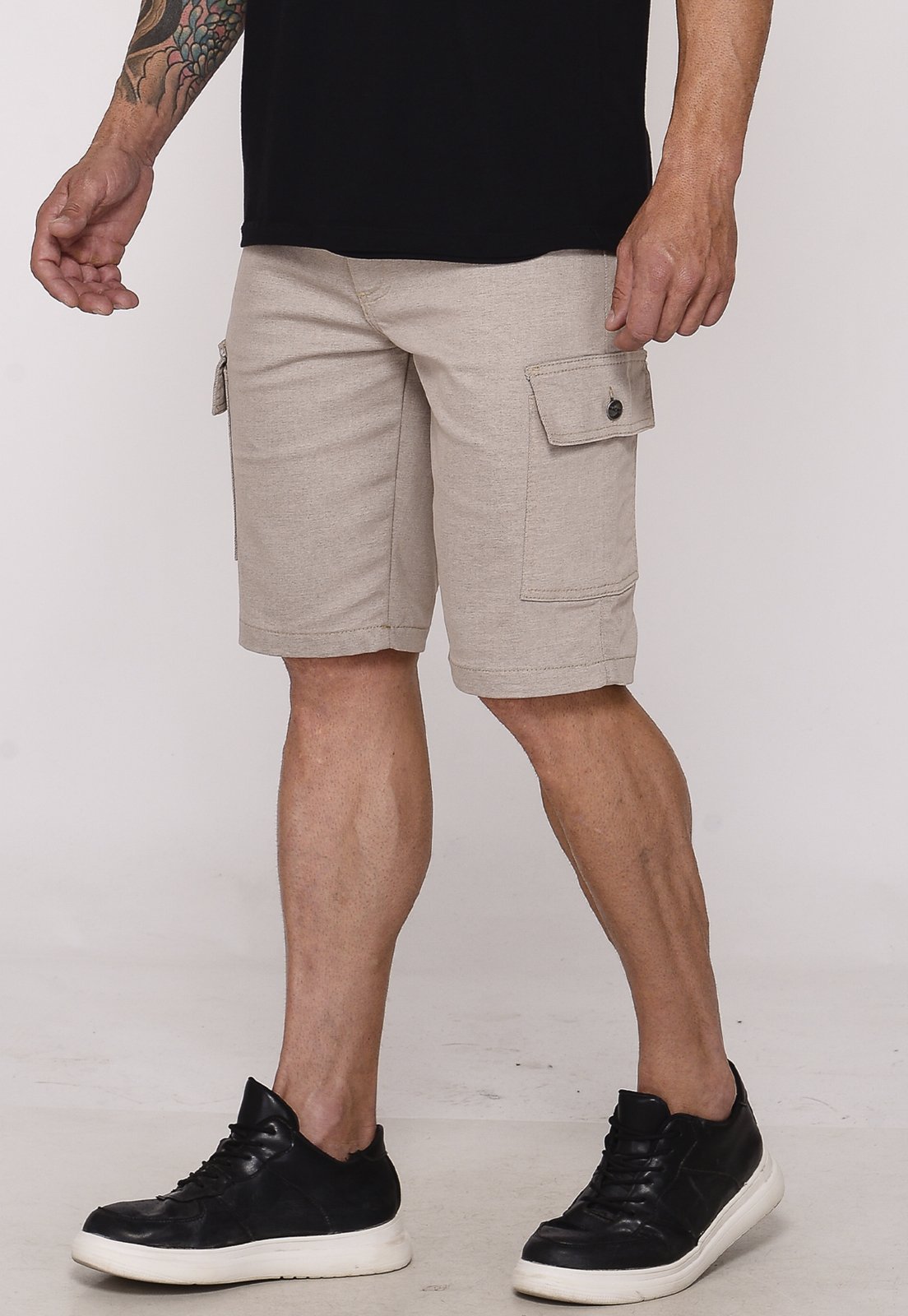 Bermuda Masculina Cargo Sarja Elástica Bolsos Laterais Casual Confortável Bege