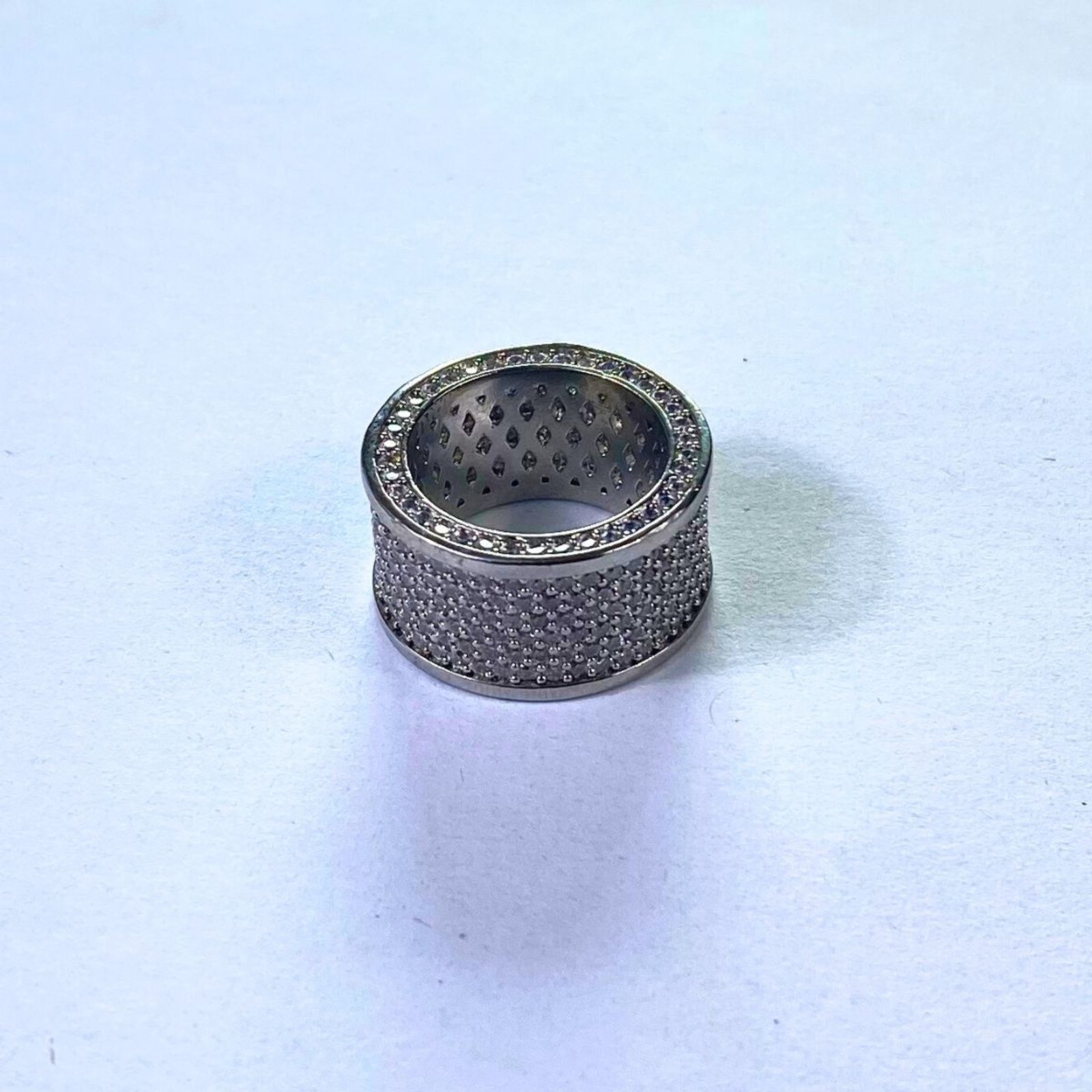 Vista 2 Anel Vih Triny Aliança Larga Zirconia Cravejada Prata dourado Vih Triny dourado