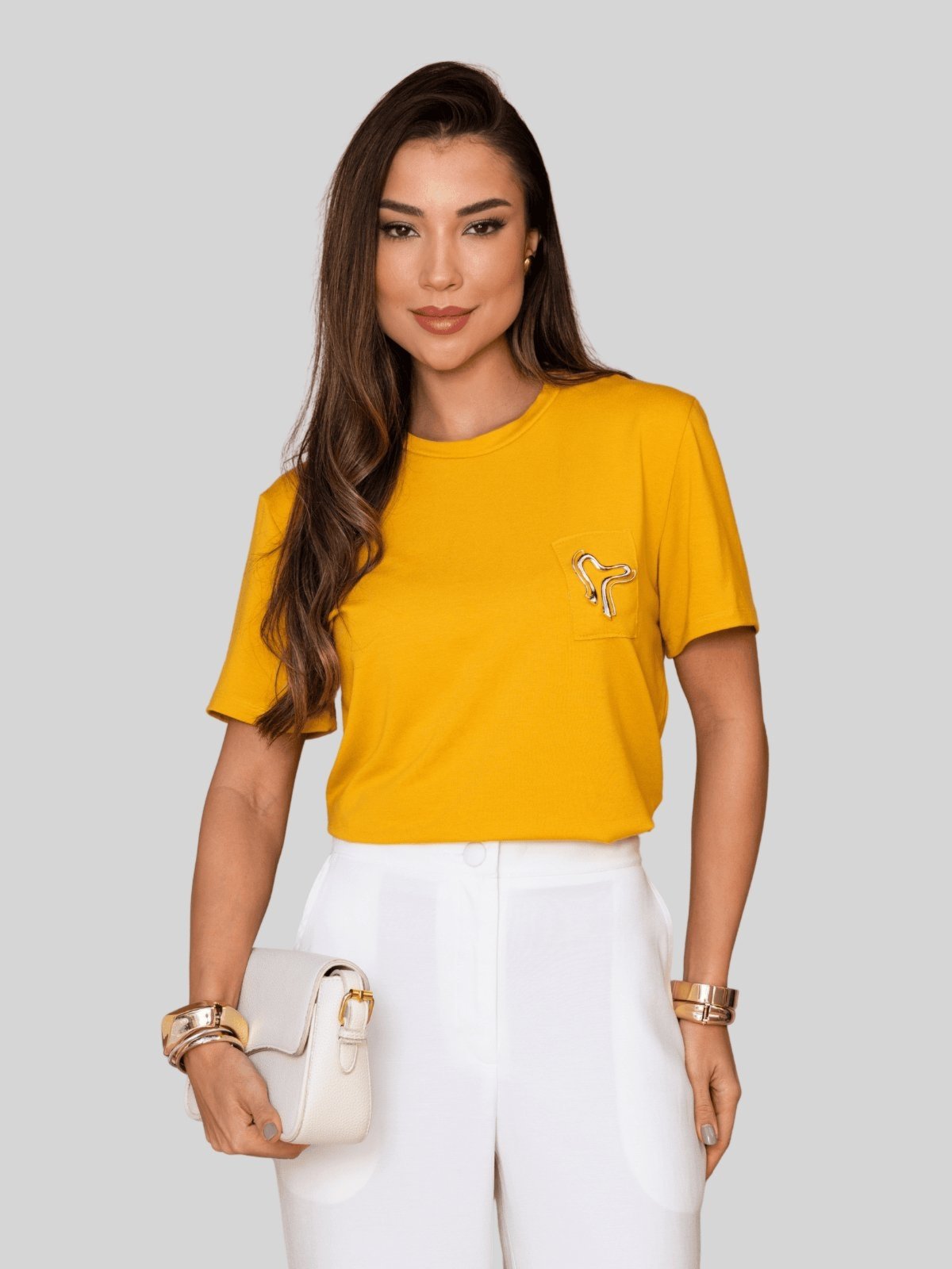 Blusa Miss e Misses Tamires Manga Curta C/Detalhe Metal Mostarda