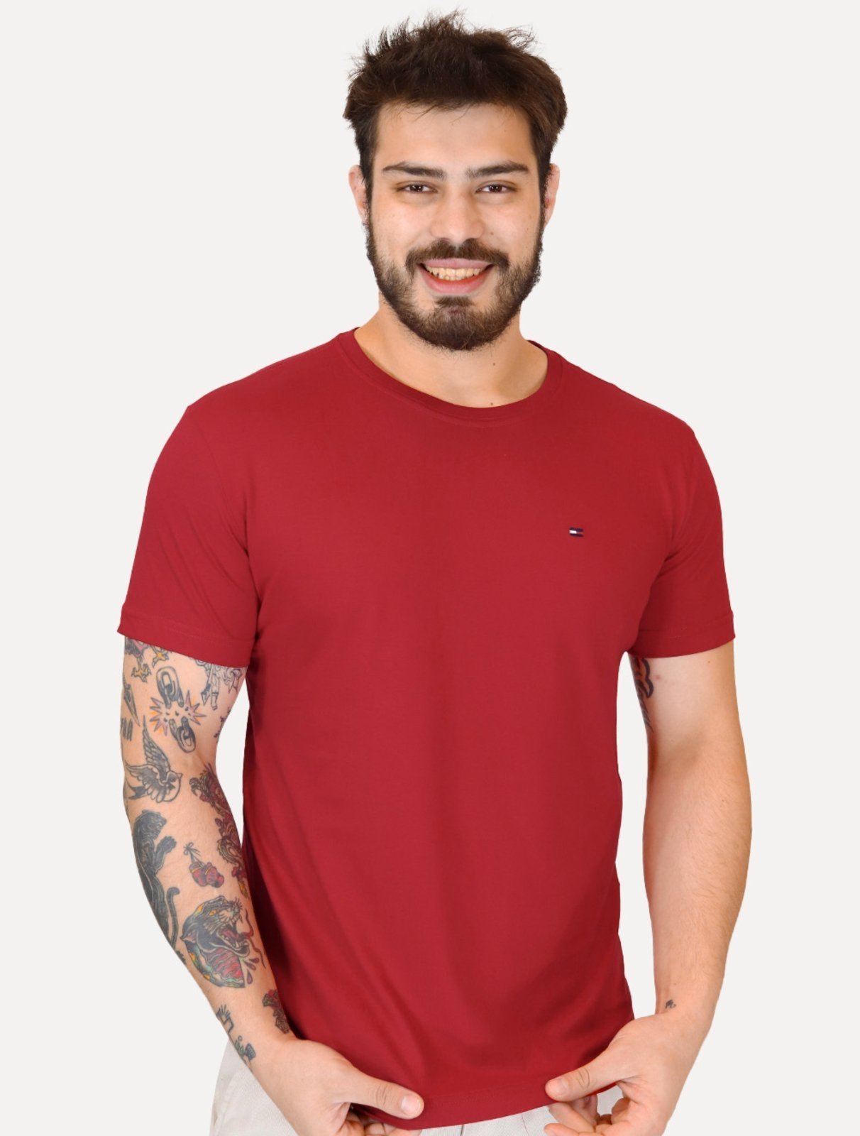Vista 2 Camiseta Tommy Hilfiger Masculina Essential Cotton Escuro vermelho Tommy Hilfiger vermelho