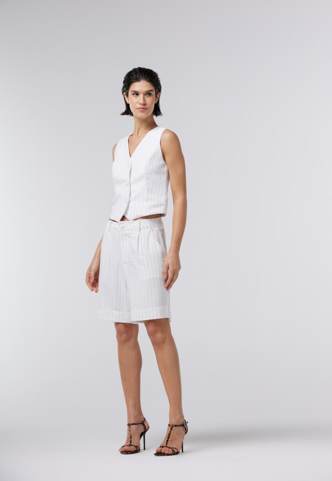 Bermuda Alfaiataria Traymon Risca De Giz Branco