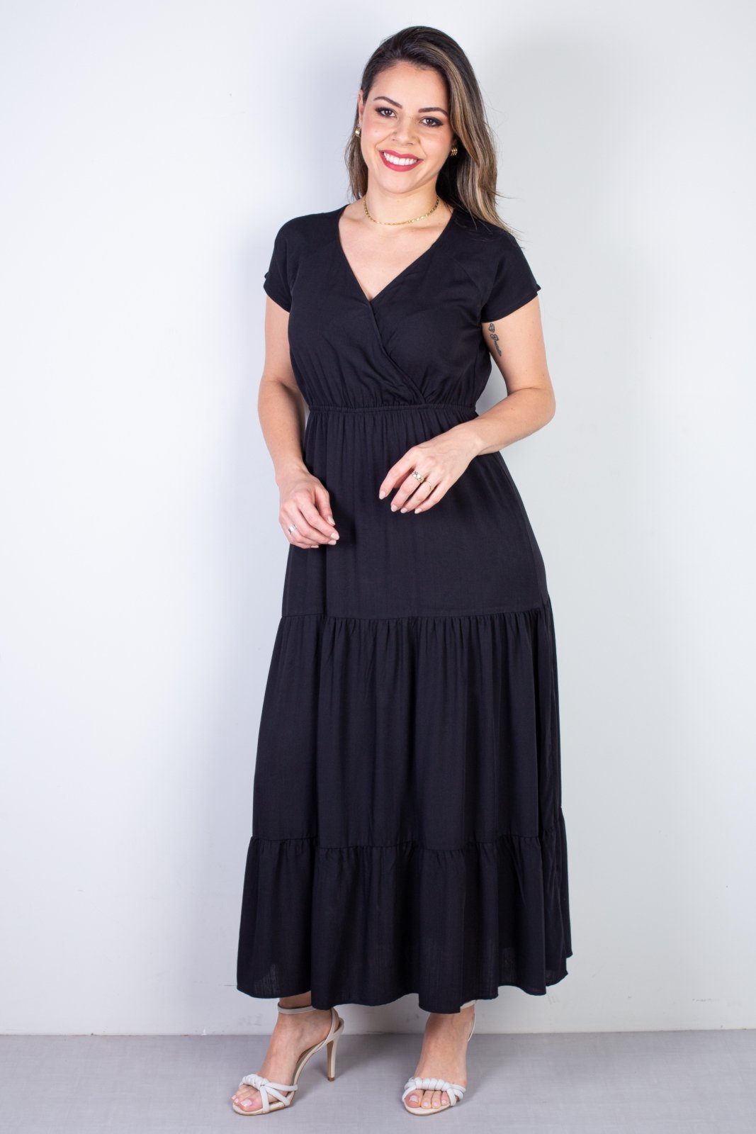 Vestido Enluaze Feminino Midi Manga Curta Decote V 51470 – Preto