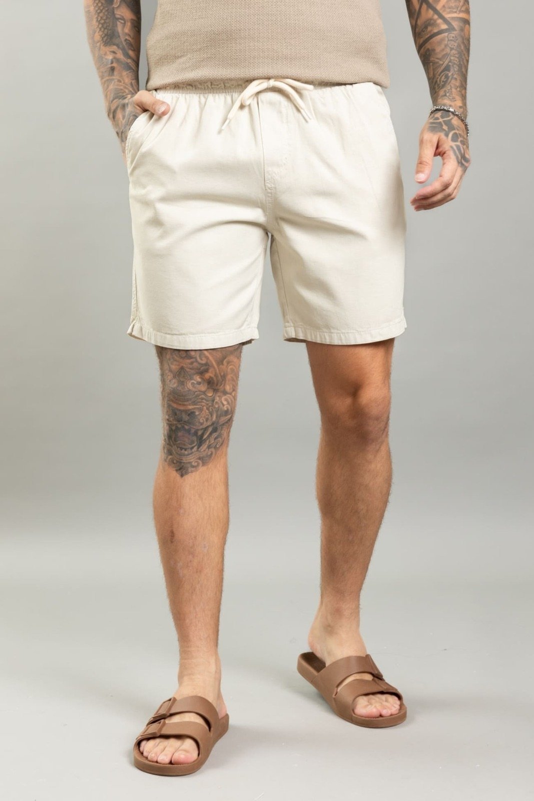 Bermuda Sarja Color Slim Fit Masculina Com Elástico Dialogo Areia