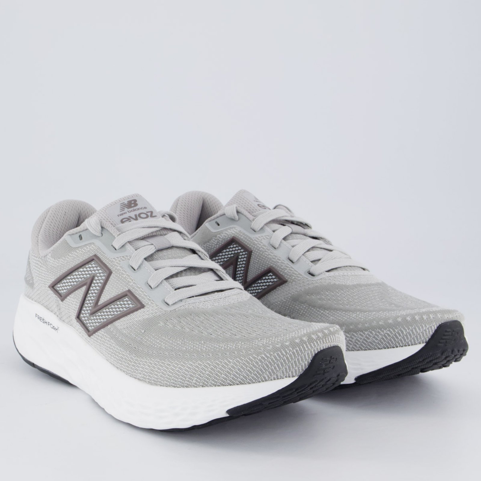 Vista 3 Tênis New Balance Fresh Foam X Evoz V4 e Branco cinza New Balance cinza