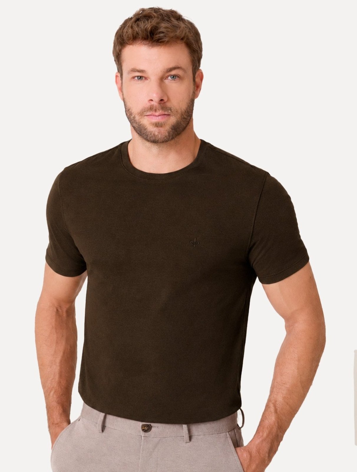 Camiseta Dudalina Masculina Essentials Mono Logo Marrom Médio