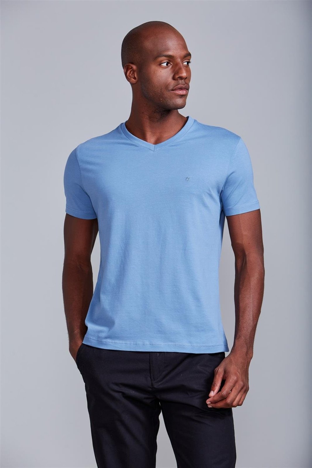 HIGHSTIL Camiseta Manga Curta Básica Malha Slim Fit - Azul Jeans
