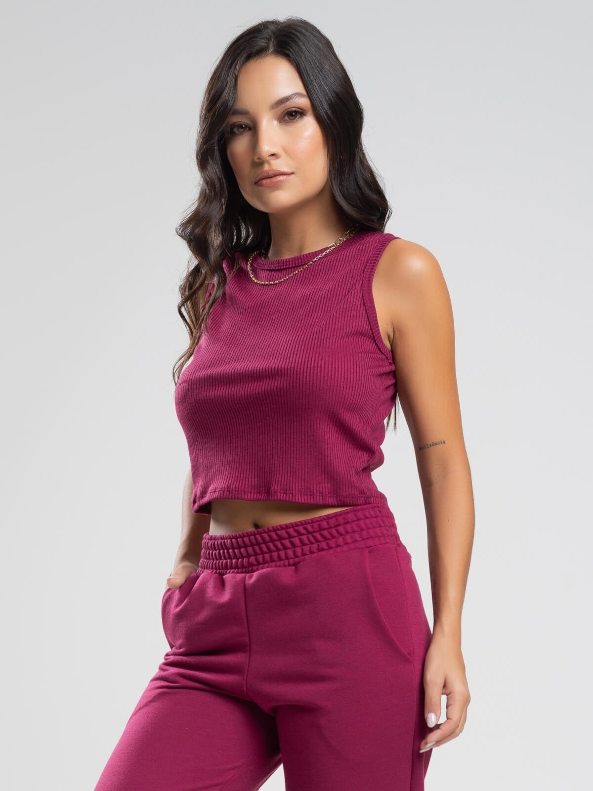Blusa Cropped Vicbela Regata Ribana Canelada Gola Redonda Vinho