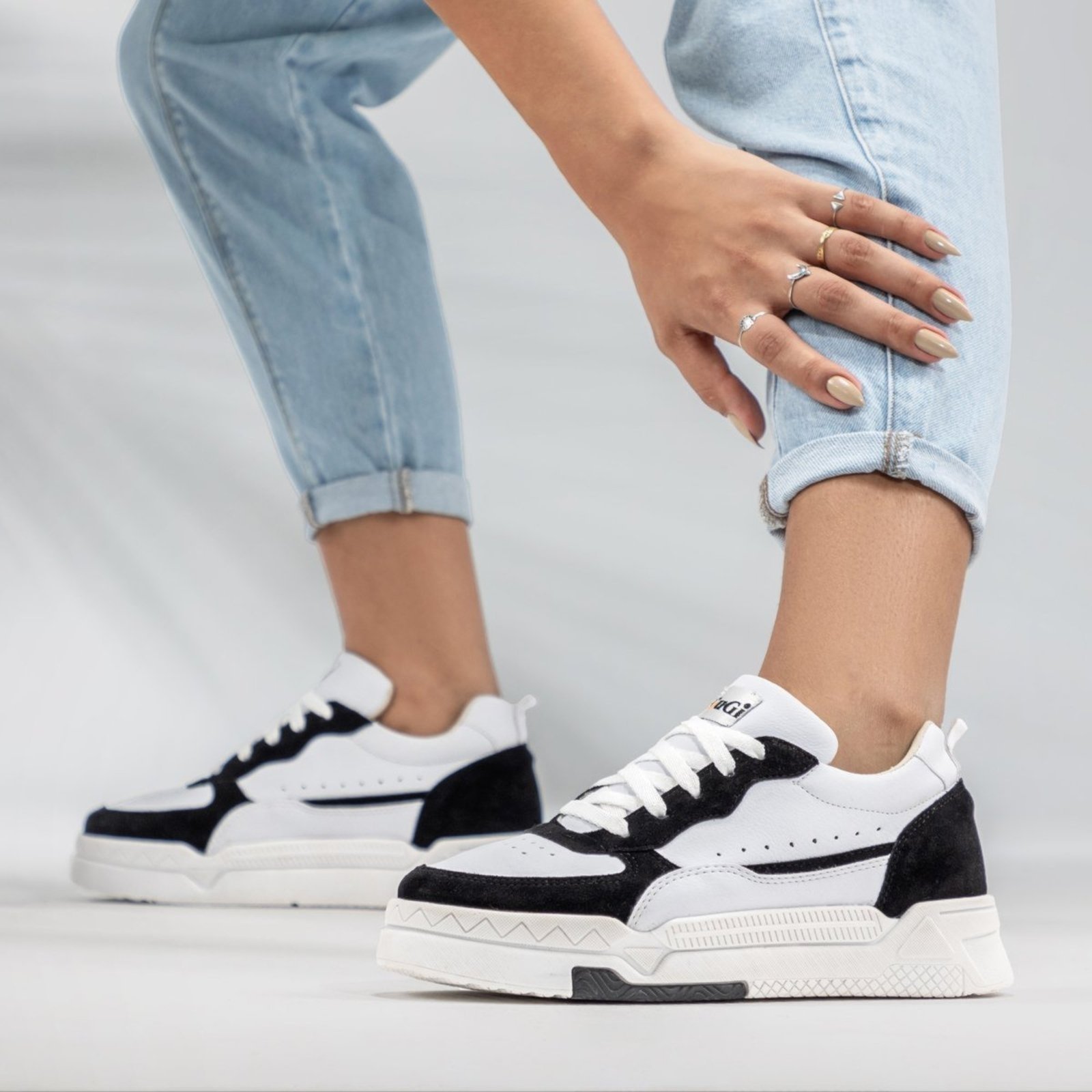 Tênis Sneaker Jade Casual GuGi Com Detalhes Em Camurça 623-GG Preto