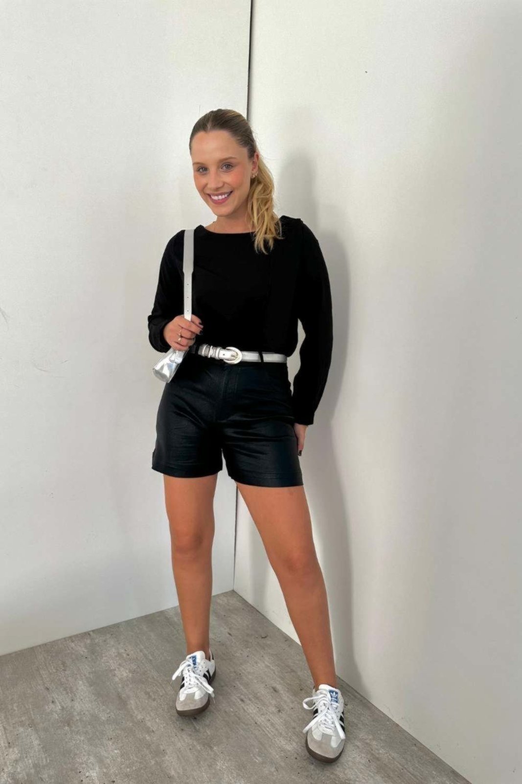 Short Vanibele Resinado Preto