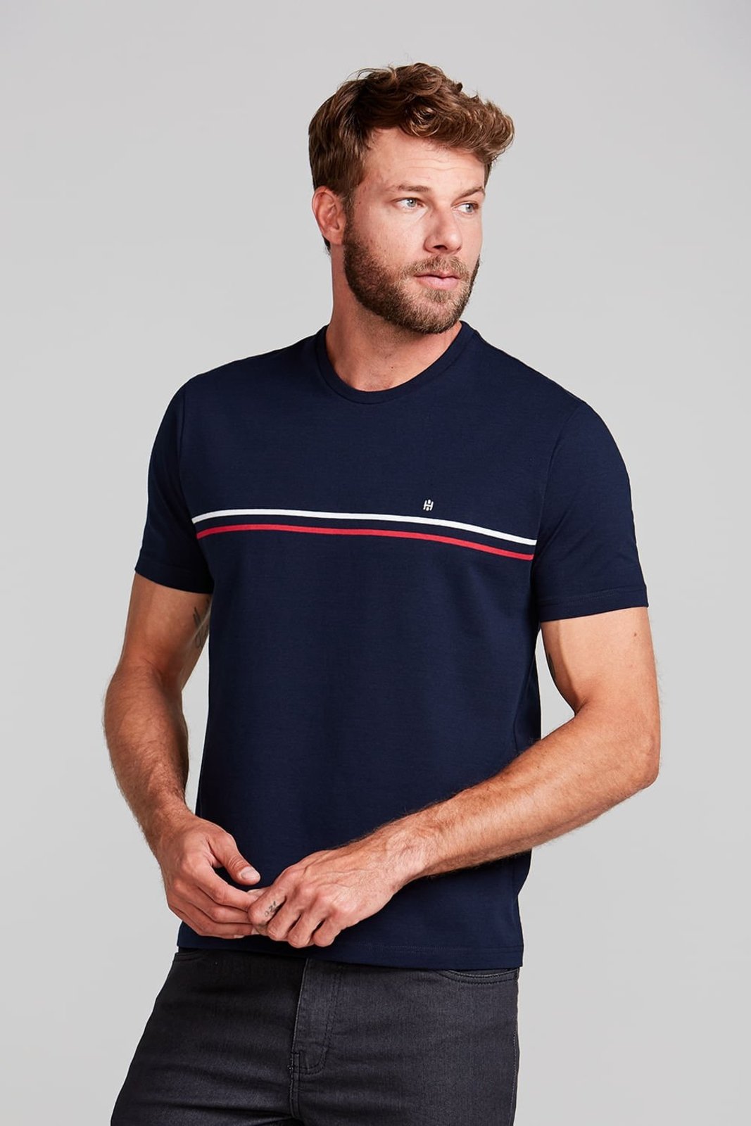 HIGHSTIL Camiseta Malha Comfort - Azul Marinho / Vermelho