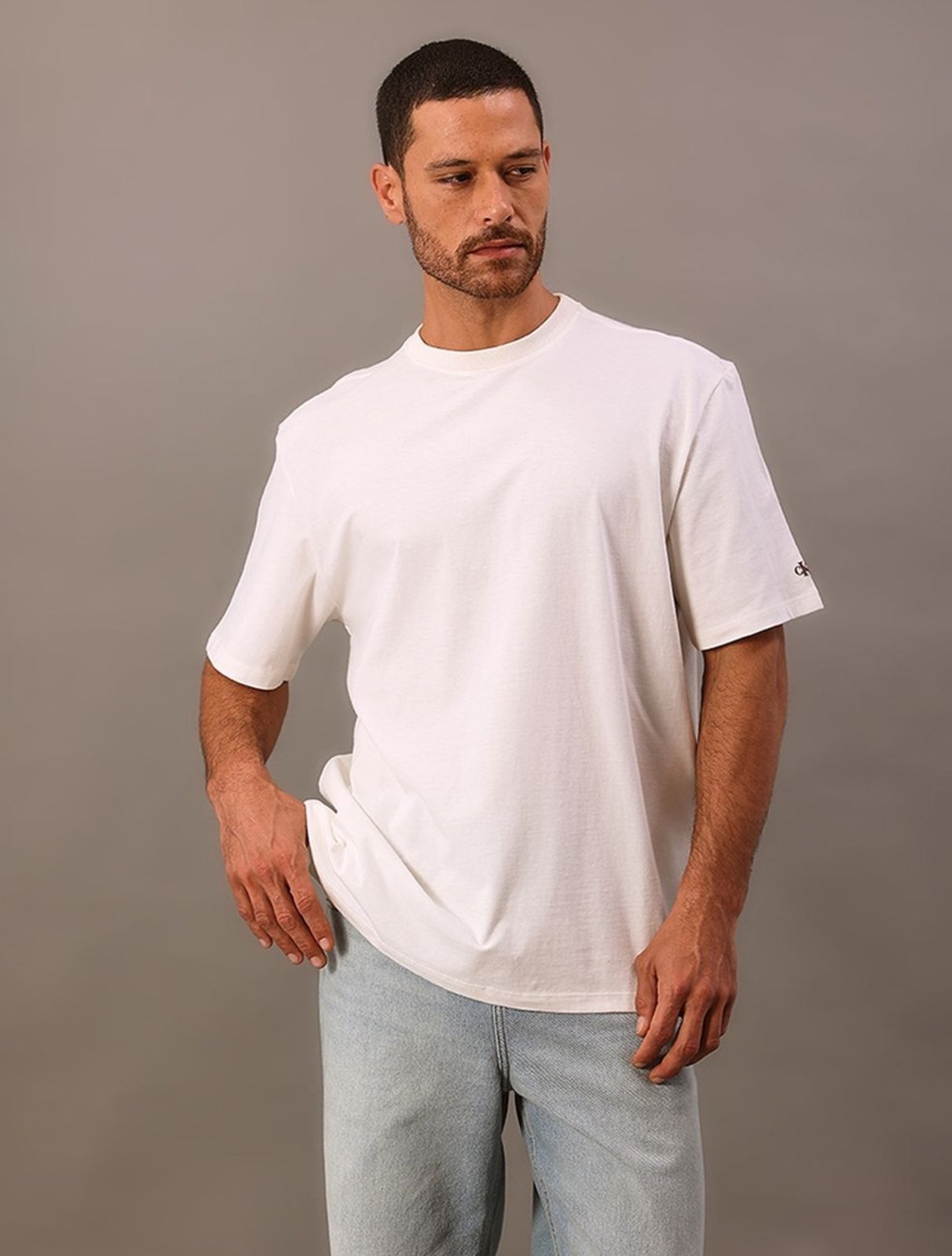 Camiseta Manga Curta Calvin Klein Jeans Masculino Oversized Calvin Klein Manga - Off White Calvin Klein Jeans