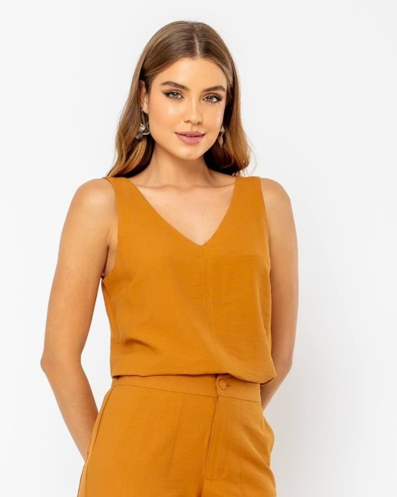 REGATA VISCOSE TWILL DECOTE V AMALFI CARAMELO