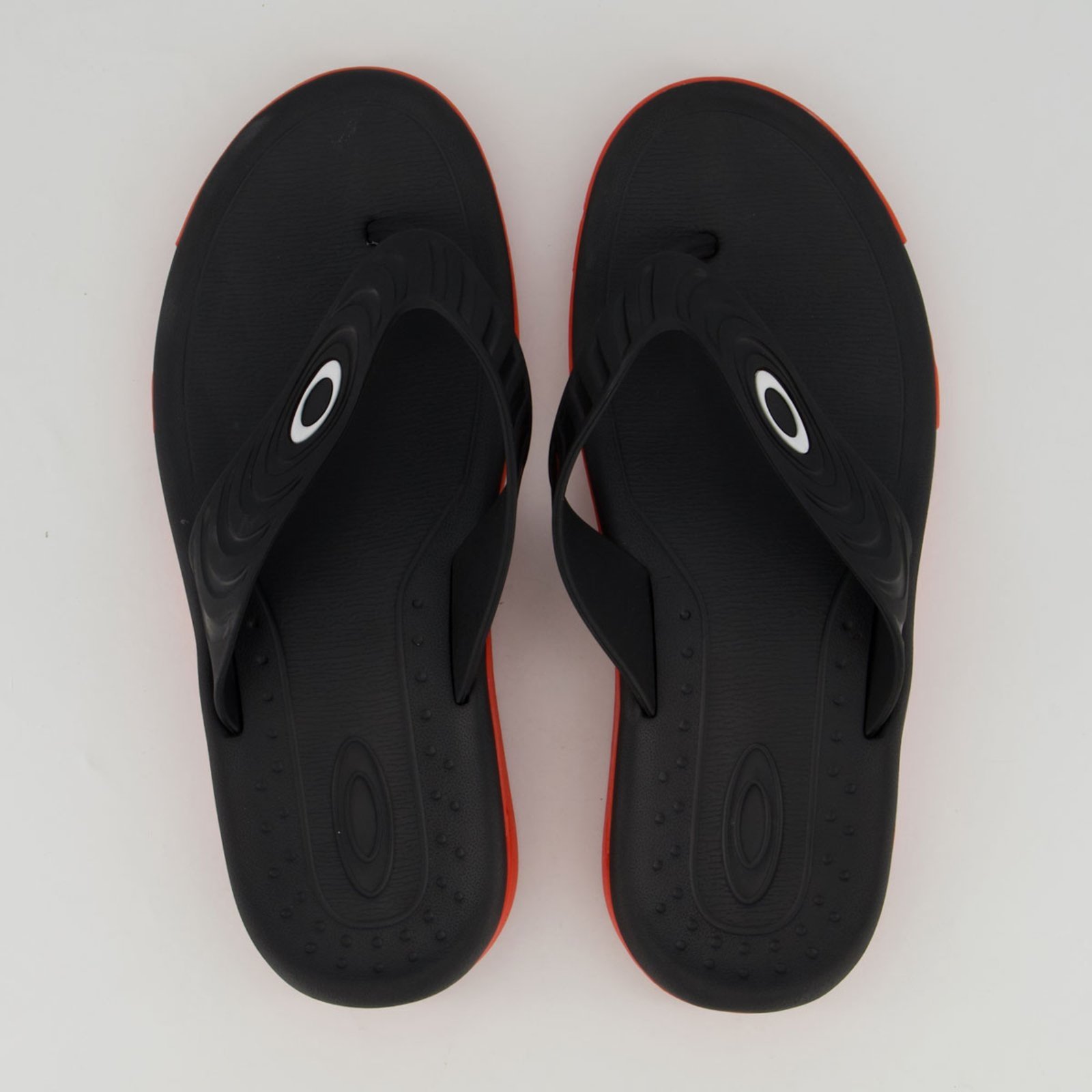 Chinelo Oakley Crowd Preto e Vermelho