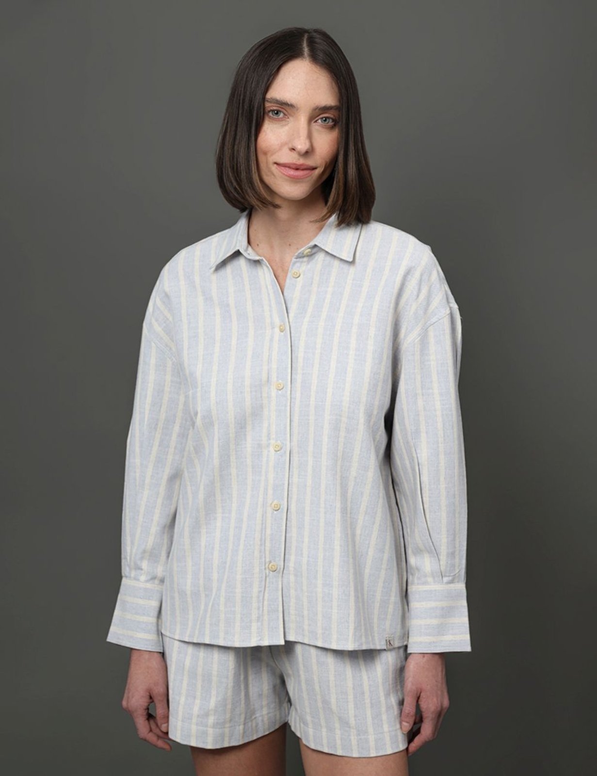 Vista 2 Camisa Feminina Listrada Amarração Calvin Klein Jeans - Lavanda azul lavanda Calvin Klein Jeans azul lavanda