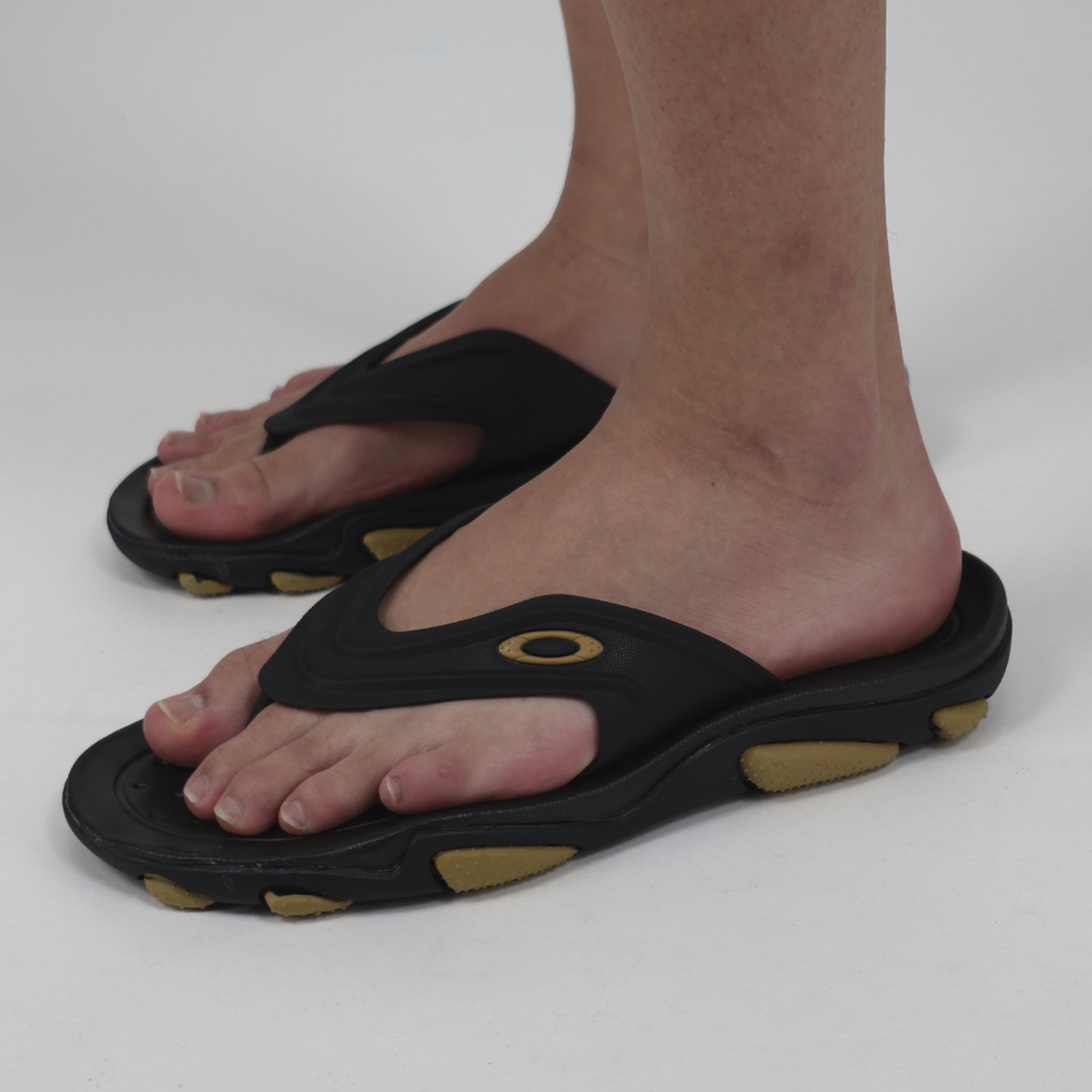 Chinelo Oakley Titan - Black Brown