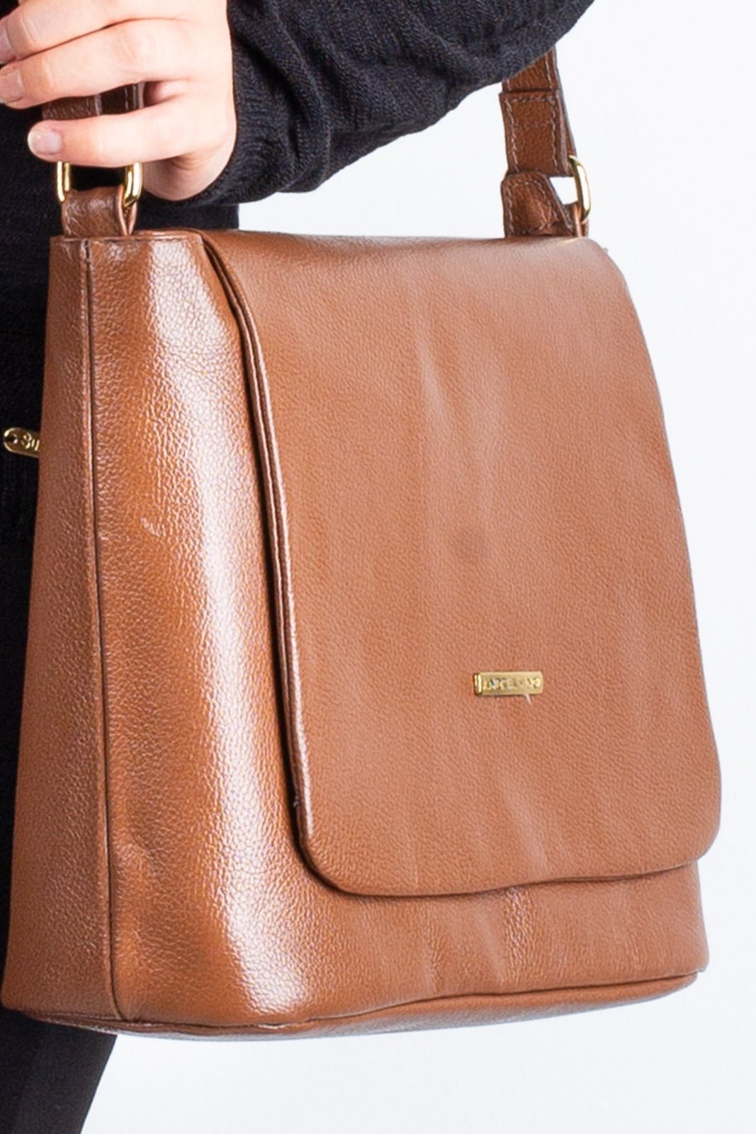 Bolsa transversal em couro liso com tampa Isadora - Whisky