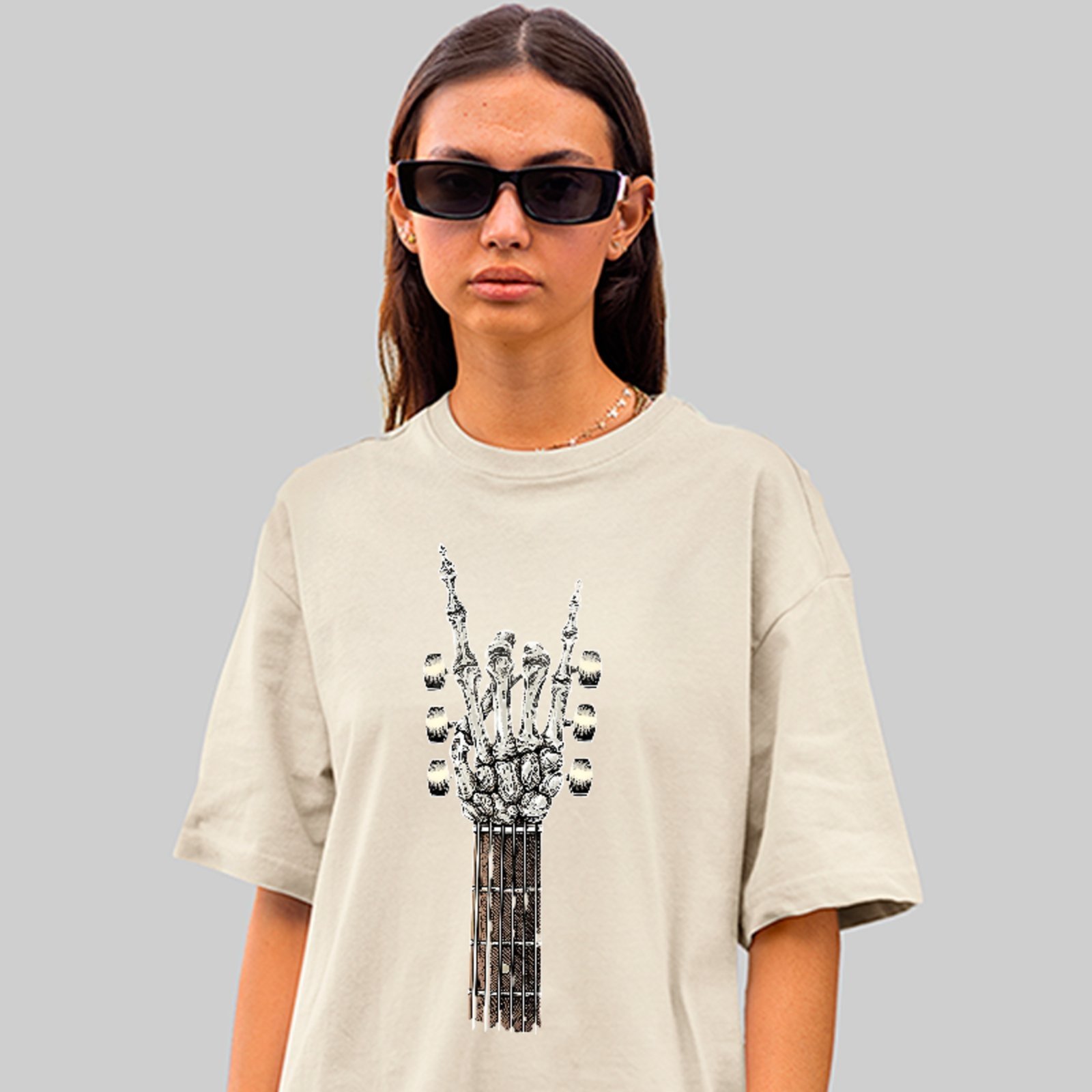 Camiseta Oversized Premium Rock Skeleton Hand Guitar Unissex Off White