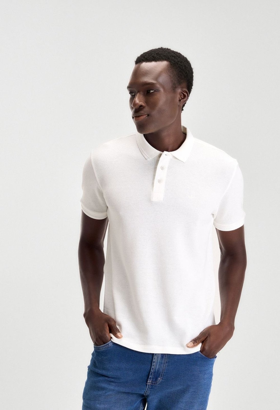 POLO DOCTHOS SLIM MANGA CURTA PIQUET TEXTURIZADO POLO DOCTHOS SLIM MANGA CURTA PIQUET TEXTURIZADO 115 OFF WHITE GG