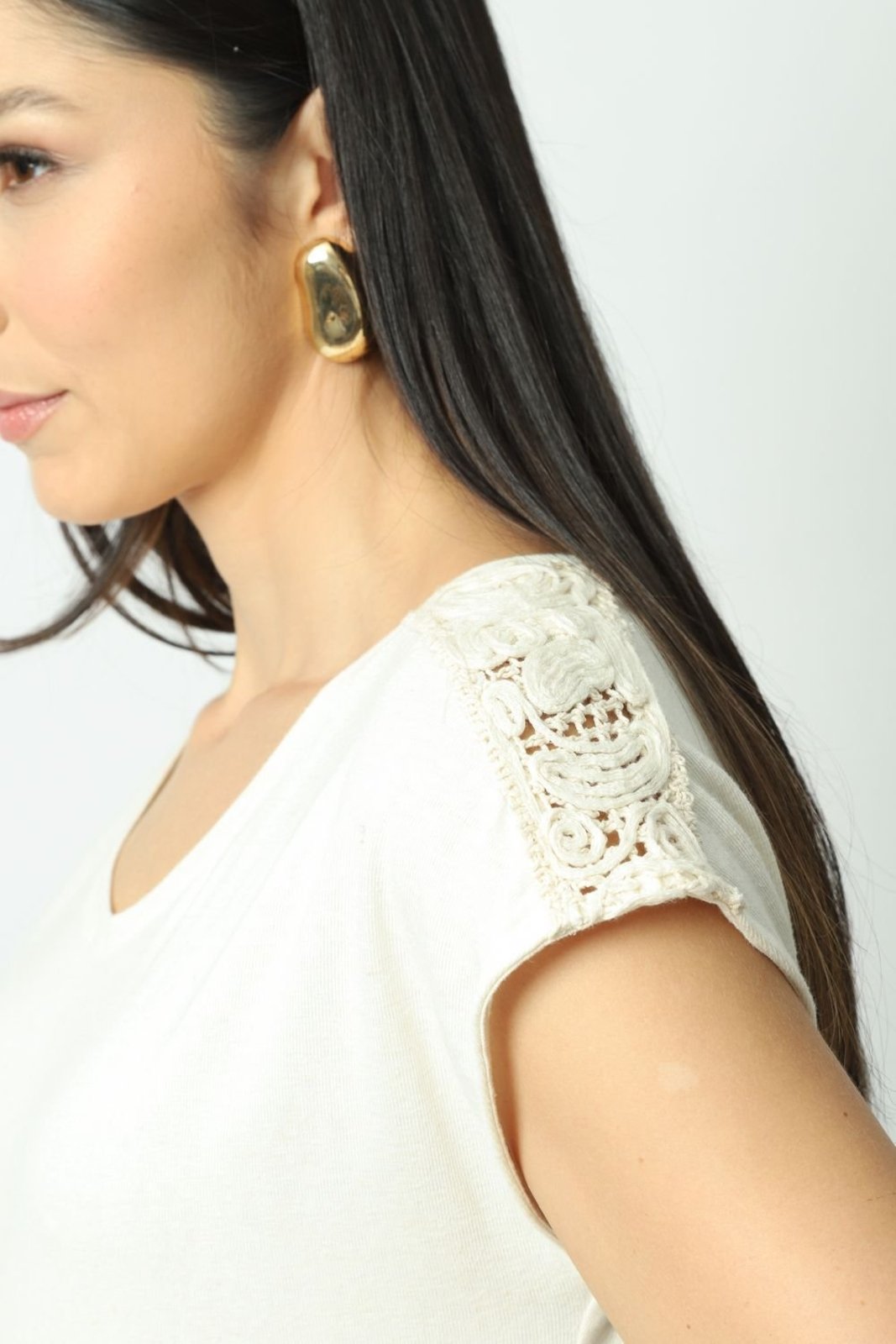 Vista 3 Blusa Decote V Detalhe Ombro Off White Gazzy off-white white Gazzy off-white white