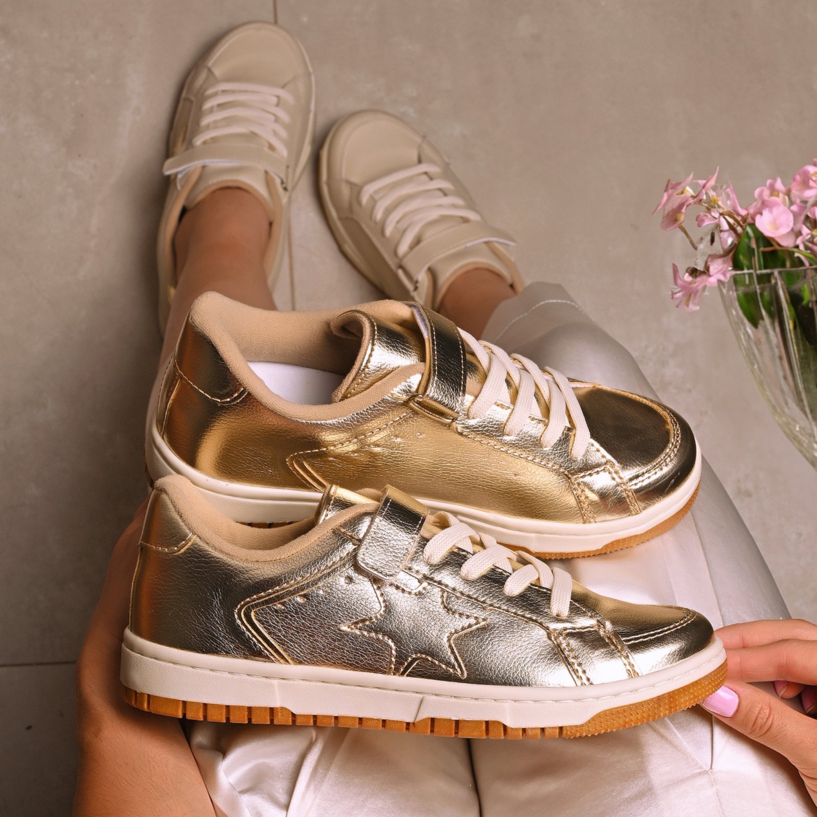 Vista 2 Tenis Bege Casual Feminino Com Velkro Nyc Lançamento Moda Nc25 NYC NEW YORK CITY SHOES bronze/dourado NYC NEW YORK CITY SHOES bronze/dourado