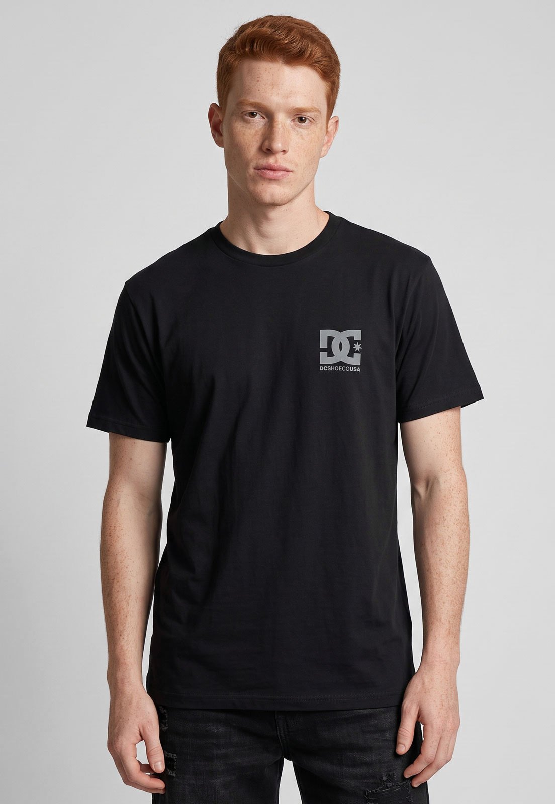 Camiseta Masculina DC Shoes Logo Frontal Preta
