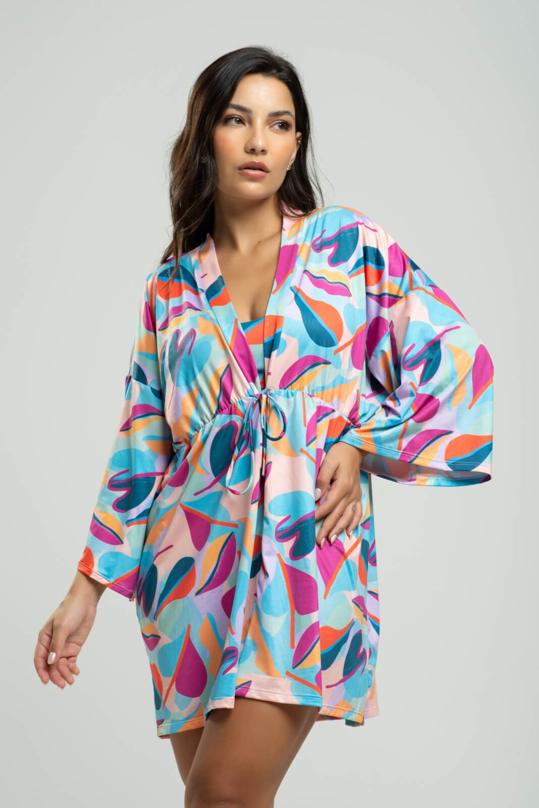 Vista 3 Saida de Praia Kimono Vicbela Curto Manga Longa Camisão De Amarrar Proteção UV Colorido estampado/multicolorido Vicbela estampado/multicolorido