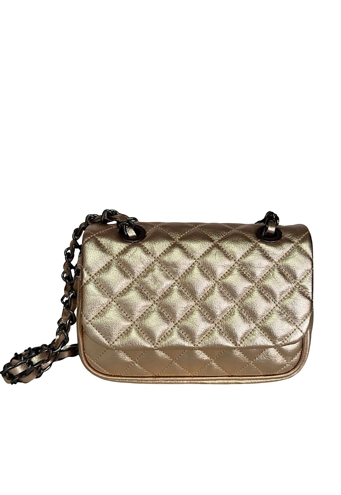 Bolsa Matelassê Quadrado Feminina em Couro Legítimo Dourada com Tampa Flap e Alça de Corrente ônix