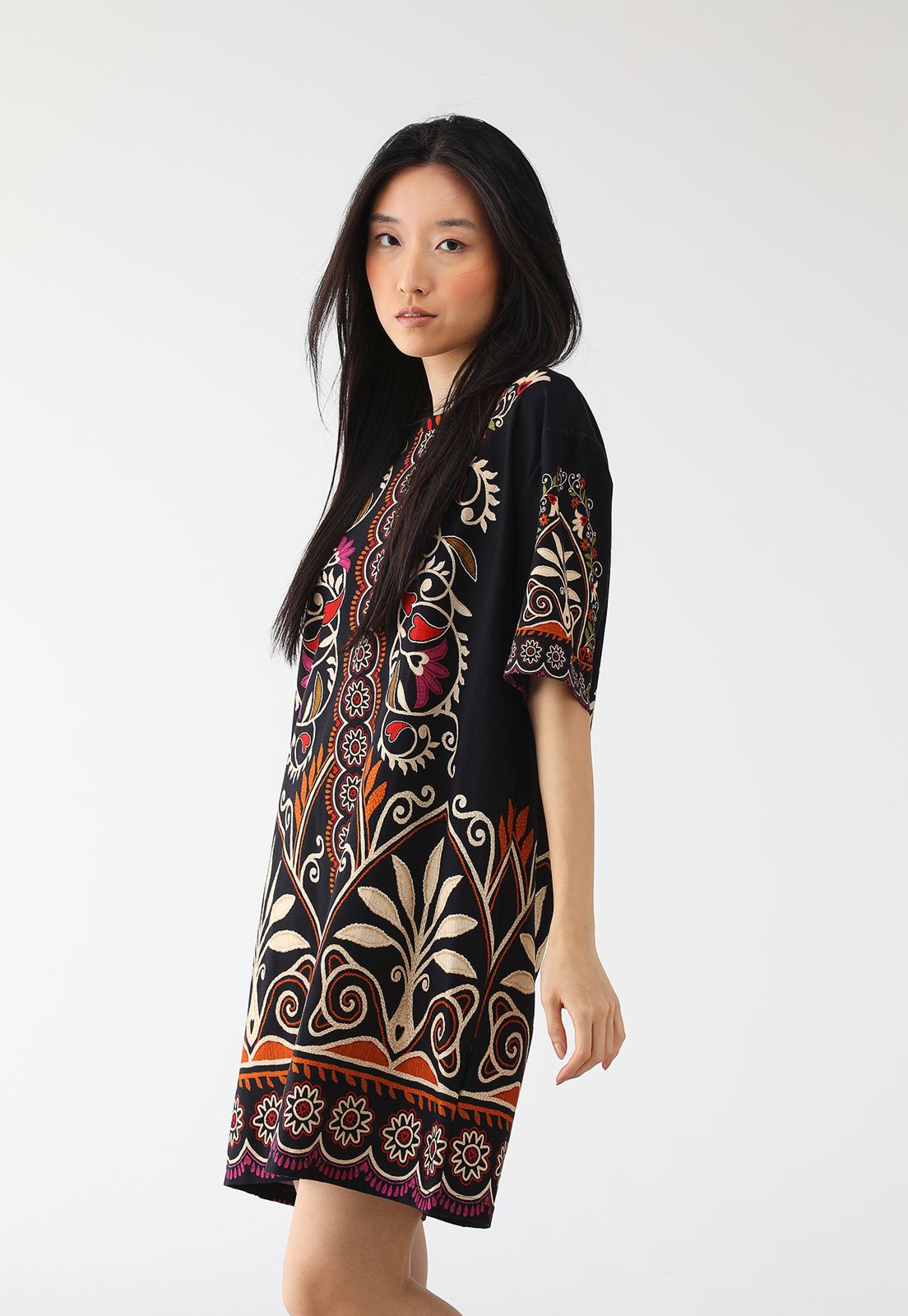 Vestido FARM Curto Tshirt Basico Adriele Preto