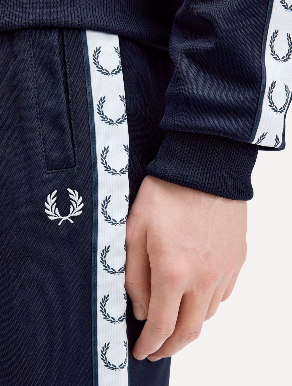 Vista 3 Calça Fred Perry Masculina Training Taped Track azul marinho Fred Perry azul marinho