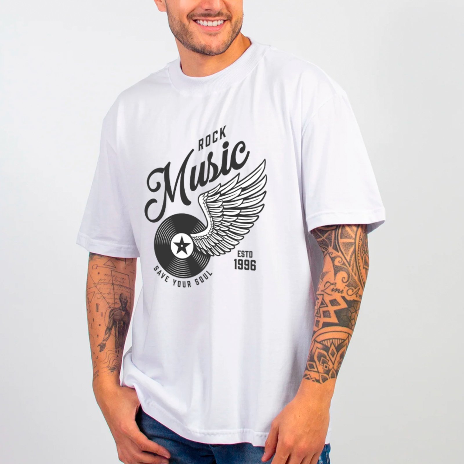 Camiseta Ousy Streetwear Rock Music Vinil Oversized Unissex Branca